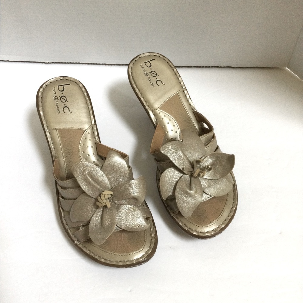 b.o.c Born Concept womens 9 light Goldtone leather Flower side sandal